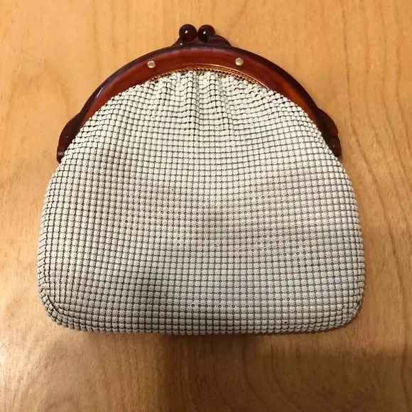 Vintage Whiting and Davis white metallic mesh evening bag. - Picture 1 of 9